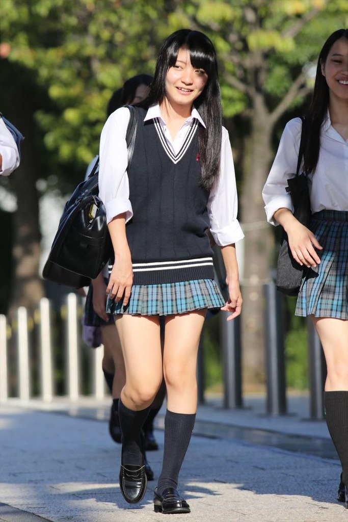 女子高生太もも100