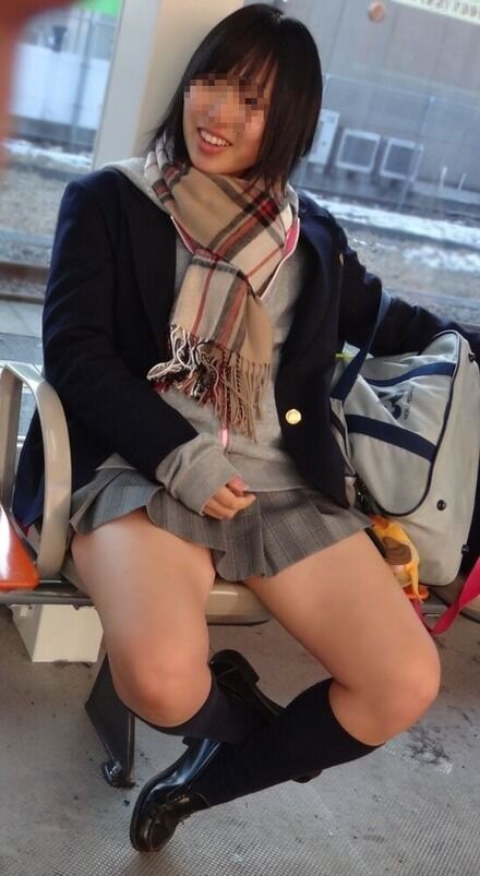 仕事の疲れは女子高生の太ももを見て吹き飛ばそう！