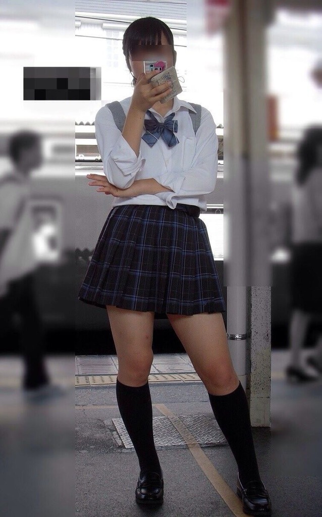 女子高生太もも2