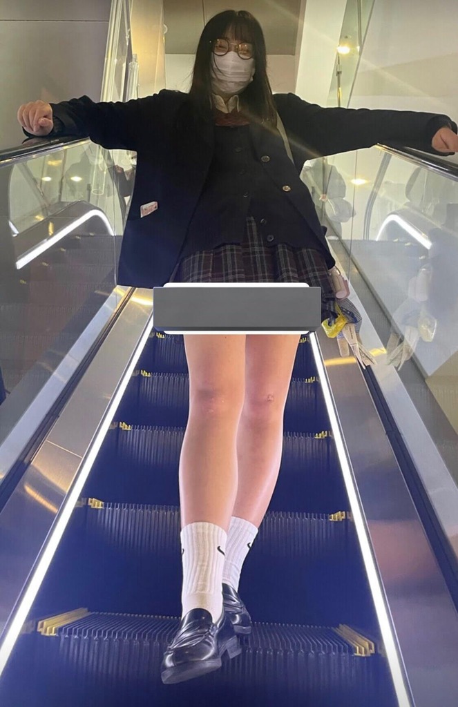 「全力で青春してます！」と訴えかけるようなお遊びJK写真