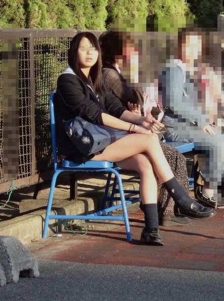 脚組みJK2