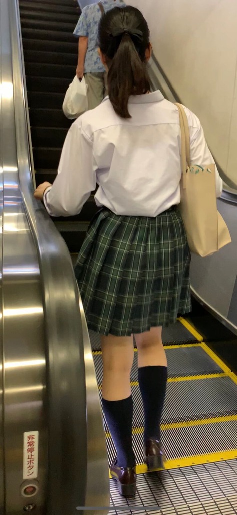 女子高生太もも1