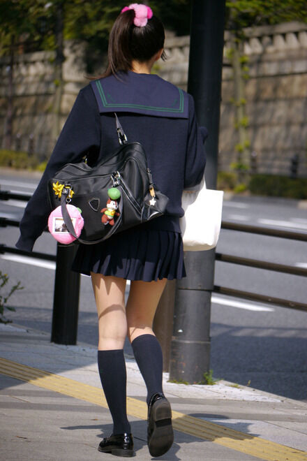 女子高生太もも1