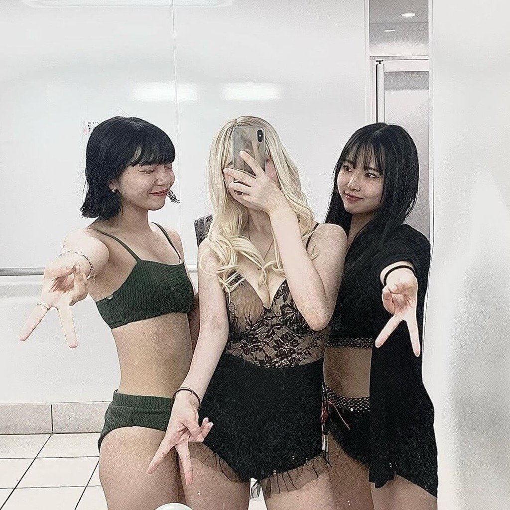 妊娠準備OKな身体に成長途中な水着女子高生たち