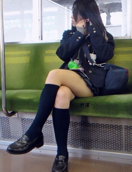 脚組みJK13