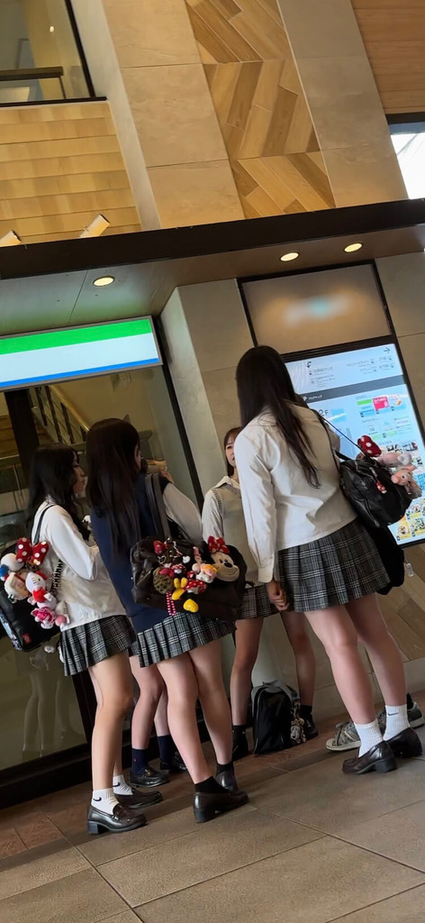 【画像】ひな祭りだから可愛い制服女子高生を見てお祝いしようぜ！