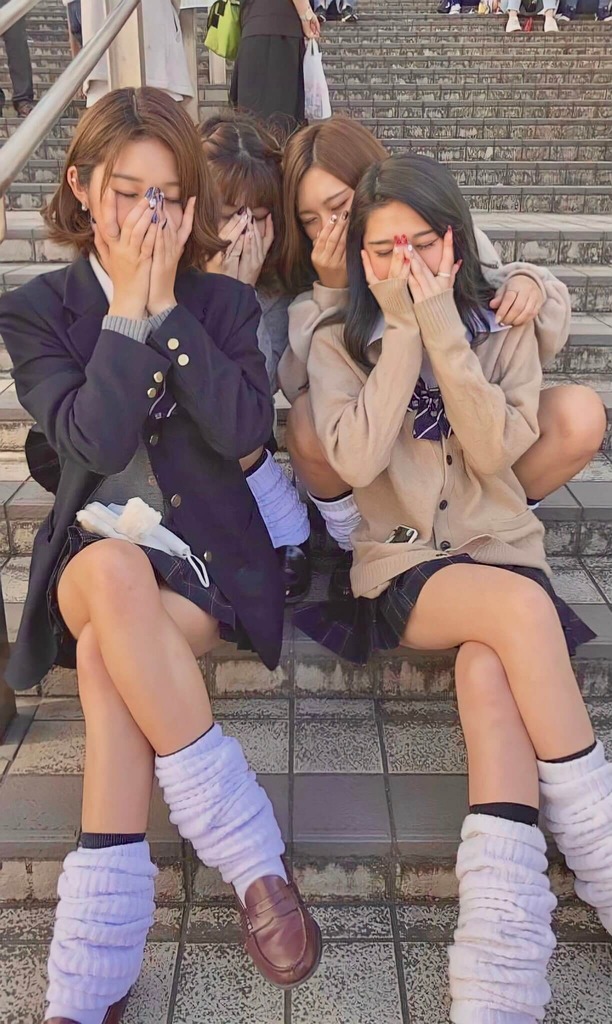 脚組みJK9
