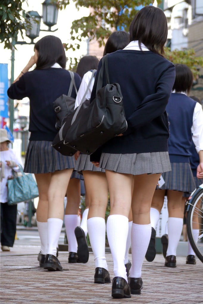 太もも女子高生17