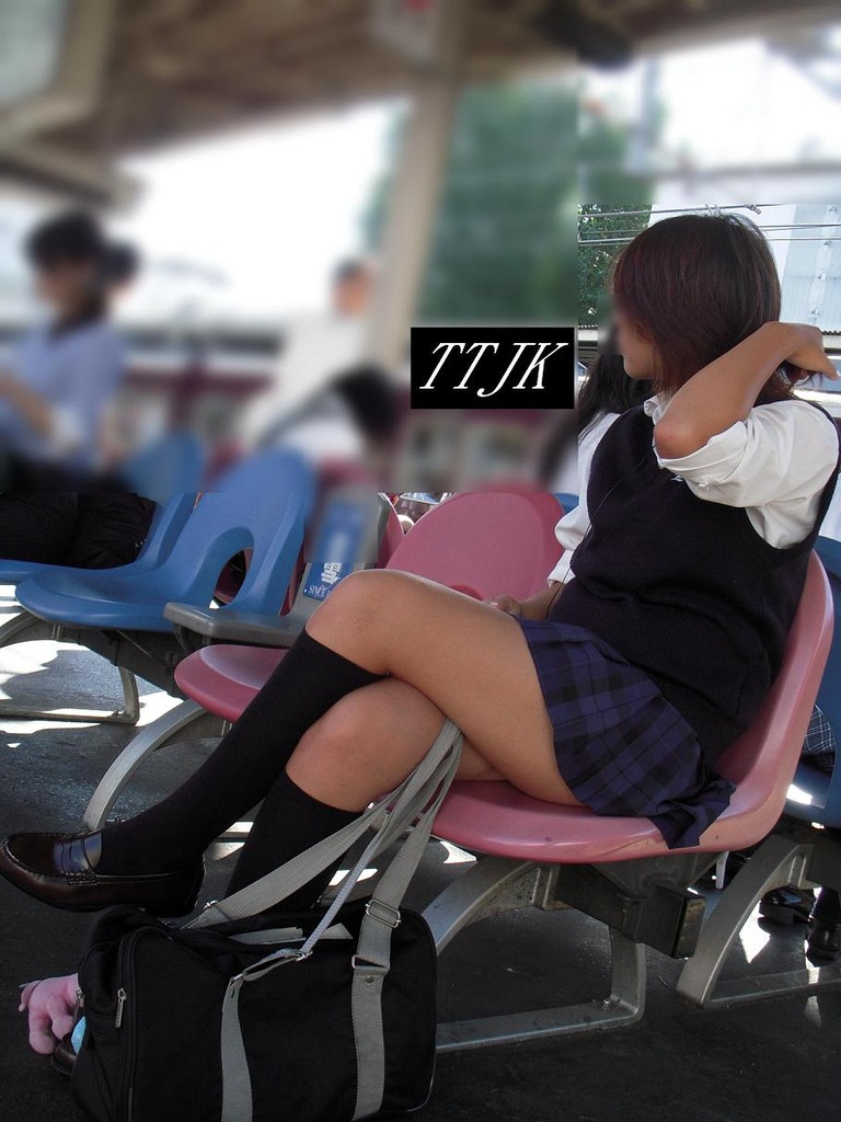 脚組みJK2