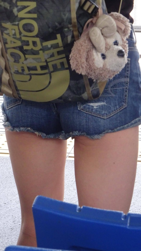 制服はミニスカ、私服はショートパンツって女子高生最高すぎだろ！