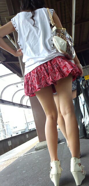夏に向けて出すところが増えてくる私服女子高生ww