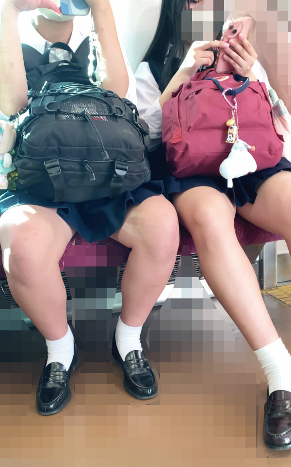 電車女子高生2