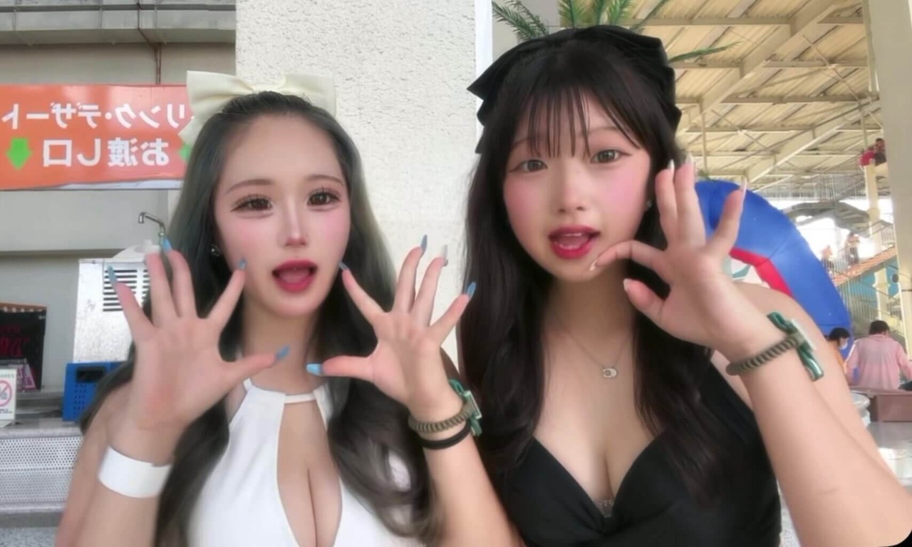 【画像】ビキニ女子高生は発育の良いおっぱいが見られて一緒に泳ぎたいww