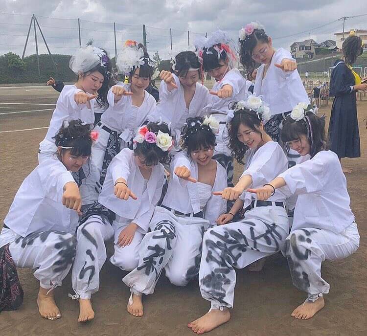 【画像】運動後の汗臭い体操着JKに囲まれただけで昇天しそうwwww