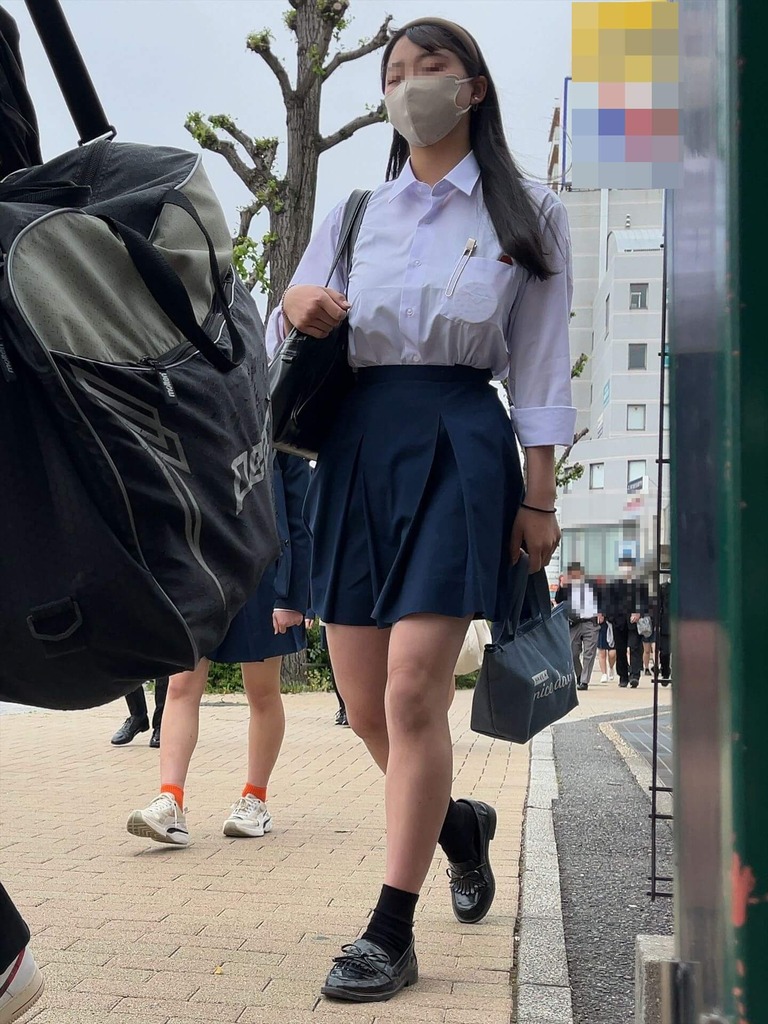 朝にミニスカ女子高生を見てモチベーションが上がる奴ww