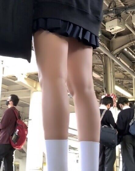太もも生脚JK35