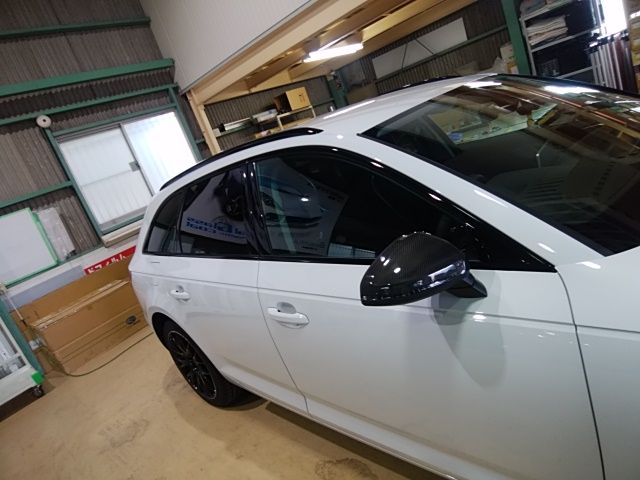 欧州車の窓のアルミモールにラッピング ボディコーティング