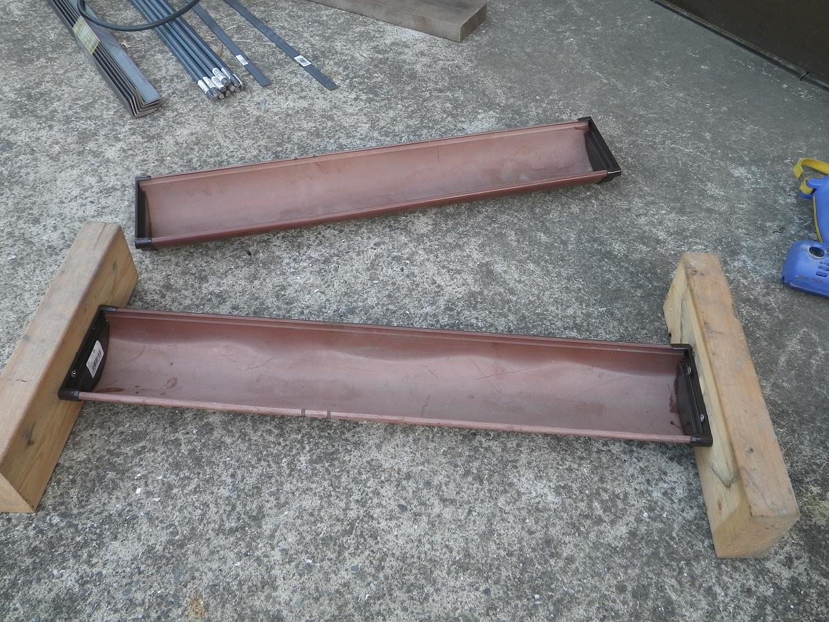 鶏の餌入れを作製 狩猟の部屋