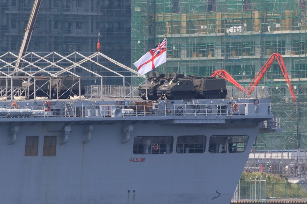 イギリス海軍揚陸艦アルビオン 青色めがねの活動日記