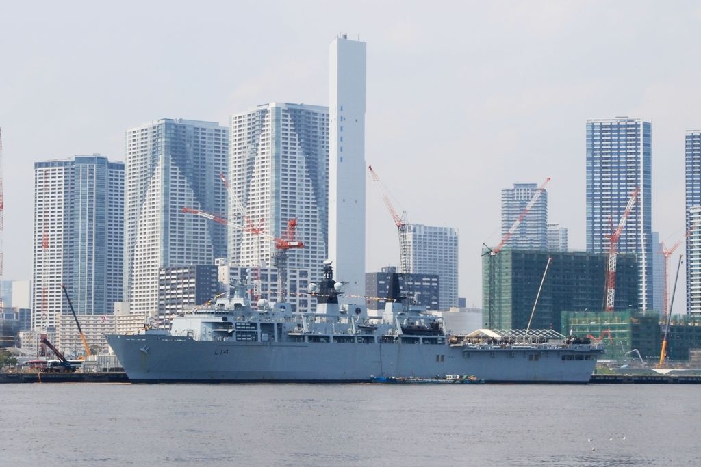 イギリス海軍揚陸艦アルビオン 青色めがねの活動日記