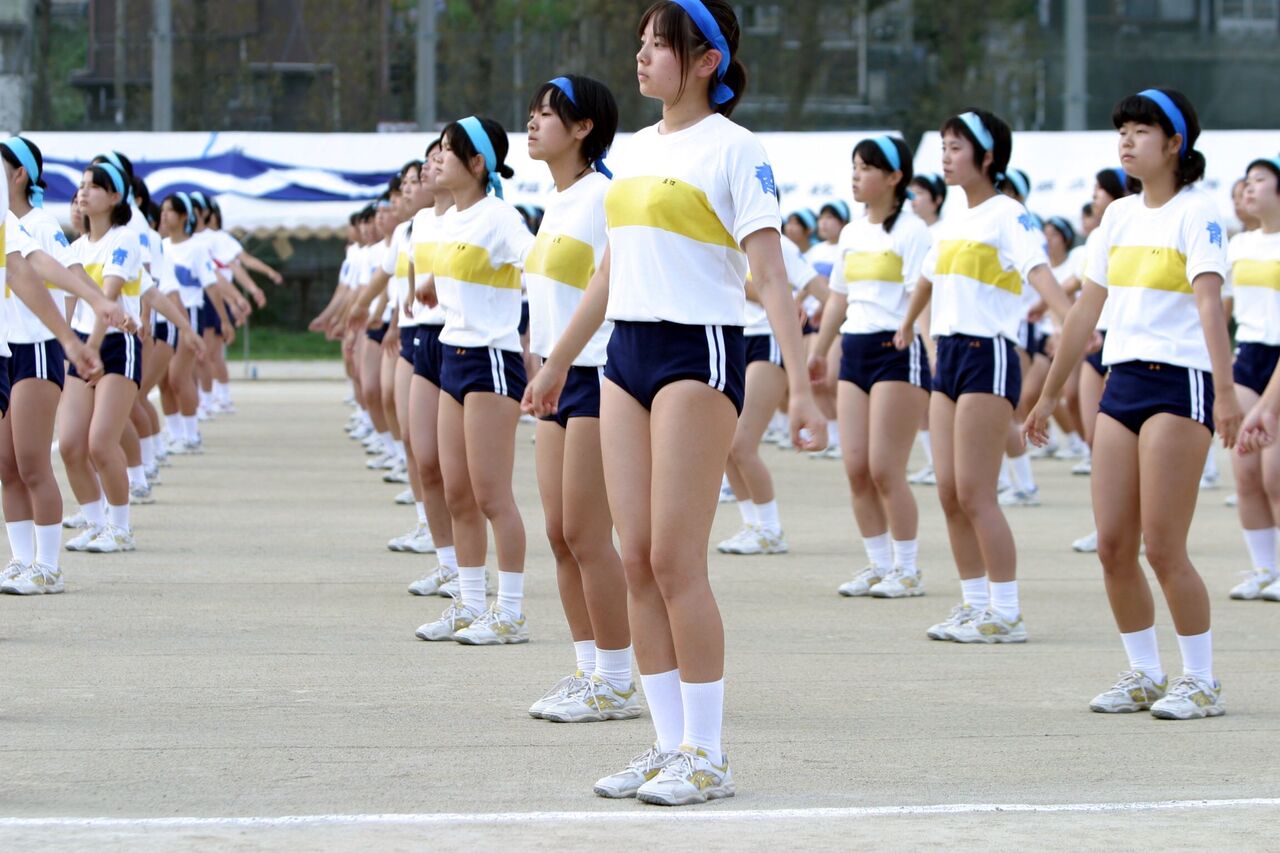 体操着　乳首 