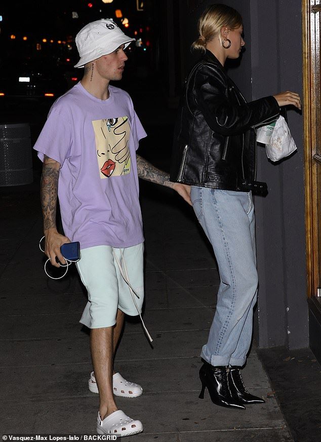 露骨にお尻をサワサワ ジャスティン ビーバーとヘイリー ビーバーがカップルマッサージにお出かけ Justin Bieber And Wife Hailey Head To Couples Massage マリポサのセレブリティー Gossip 露骨にお尻をサワサワ ジャスティン ビーバーとヘイリー ビーバーがカップルマッサージにお出かけ Justin Bieber And Wife Hailey Head To Couples Massage マリポサのセレブリティー Gossip