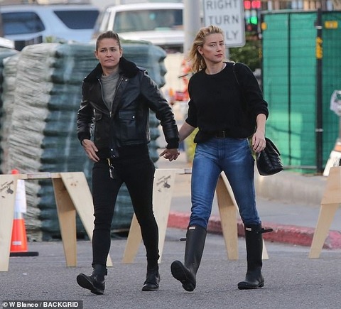 【手をつないでラブラブ…！？】アンバー・ハードがガールフレンドとホームセンターにお出かけ！Amber Heard holds hands with Biance Butti