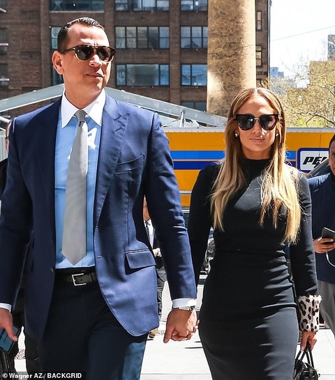 【別れ際に大人のキス…！？】ジェニファー・ロペスとアレックス・ロドリゲスがNYでお出かけ！Jennifer Lopez and Alex Rodriguez step out in NY