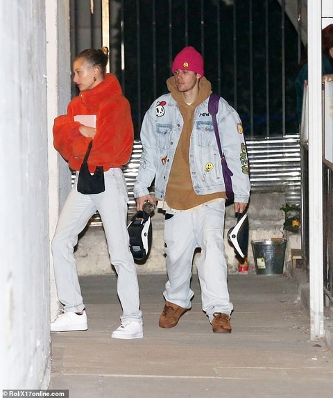 【体調良さそう…！？】ジャスティン・ビーバーとヘイリー・ビーバーが教会にお出かけ！Justin Bieber and wife Hailey step out for church service