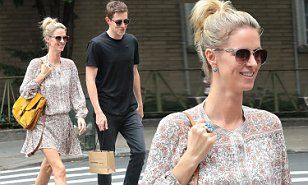 【資産額が桁違い…！？】ニッキー・ヒルトンがイケメン御曹司の夫とショッピングデート！Nicky Hilton walks with James Rothschild