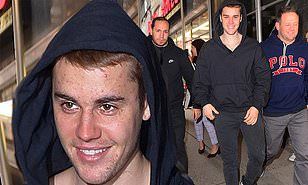 【肌荒れはすごいけど笑顔…？】うつ病報道のジャスティン・ビーバーがNYでお出かけ！Justin Bieber steps out in NY