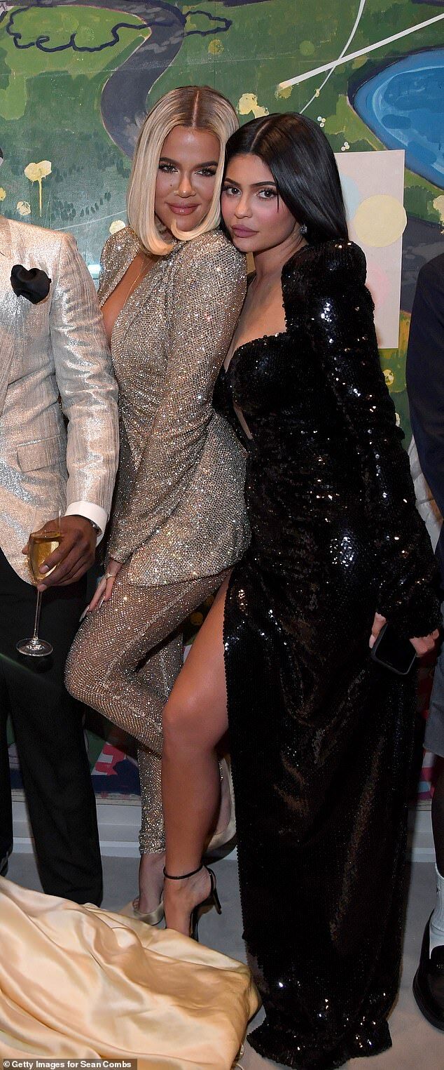 整形がバレバレ キム カーダシアンがカイリー ジェンナー クロエ カーダシアンとバースデーパーティにお出かけ Khloe Kardashian And Kylie Jenner Attend Diddy S 50th Birthday Party マリポサのセレブリティー Gossip 整形がバレバレ キム カーダシアンがカイリー ジェンナー クロエ カーダシアンとバースデーパーティにお出かけ Khloe Kardashian And Kylie Jenner Attend Diddy S 50th Birthday Party マリポサのセレブリティー Gossip
