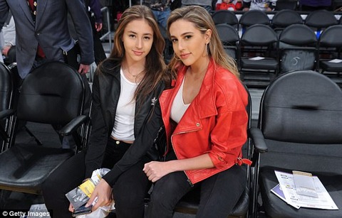 イケメンたちとダブルデート シルヴェスター スタローンの娘ソフィアとスカーレットがレイカーズの試合観戦 Sylvester Stallone S Daughters Scarlet And Sophia Enjoy Watching Lakers Game マリポサのセレブリティウォッチ
