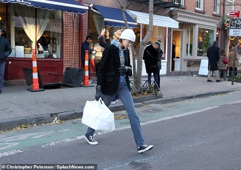 付き合って初めての誕生日 カイア ガーバーが恋人のピート デイビッドソンのバースデーをお祝い Kaia Gerber Steps Out In Ny マリポサのセレブリティウォッチ