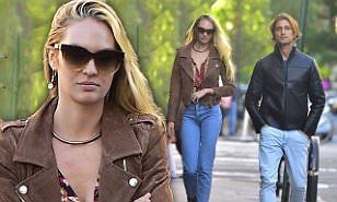 険悪そうな雰囲気 キャンディス スワンポールが婚約者のハーマン ニコリとお出かけ Candice Swanepoel Steps Out With Fiance Hermann Nicoli マリポサのセレブリティウォッチ