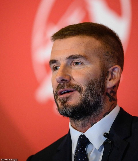 増毛進行中 デイヴィッド ベッカムが香港で保険会社のイベントに登場 David Beckham Takes To The Stage In Hong Kong マリポサのセレブリティウォッチ 増毛進行中 デイヴィッド ベッカムが香港で保険会社のイベントに登場 David Beckham Takes To The Stage In Hong Kong マリポサのセレブリティウォッチ