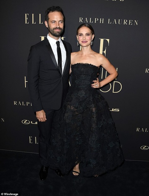 見つめあってラブラブ ナタリー ポートマンが夫のベンジャミン ミルピエとレッドカーペットに登場 Natalie Portman Makes Red Carpet Appearance With Benjamin Millepied マリポサのセレブリティウォッチ 見つめあってラブラブ ナタリー ポートマンが夫のベンジャミン ミルピエとレッドカーペットに登場 Natalie Portman Makes Red Carpet Appearance With Benjamin Millepied マリポサのセレブリティウォッチ