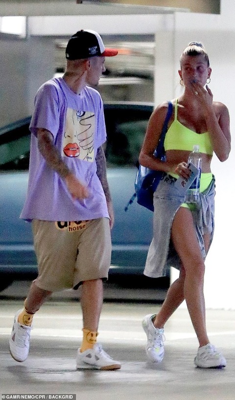 坊主になってる ジャスティン ビーバーとヘイリー ビーバーがホットヨガにお出かけ Hailey Baldwin Leaves Hot Yoga Class With Justin マリポサのセレブリティウォッチ 坊主になってる ジャスティン ビーバーとヘイリー ビーバーがホットヨガにお出かけ Hailey Baldwin Leaves Hot Yoga Class With Justin マリポサのセレブリティウォッチ