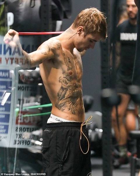 身体がガリガリ ジャスティン ビーバーとヘイリー ビーバーがlaでお出かけ Justin Bieber Steps Out For Workout In La マリポサのセレブリティウォッチ 身体がガリガリ ジャスティン ビーバーとヘイリー ビーバーがlaでお出かけ Justin Bieber Steps Out For Workout In La マリポサのセレブリティウォッチ