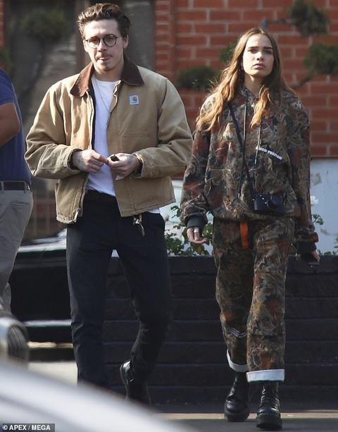パッとしない2人 ブルックリン ベッカムと恋人のハナ クロスがフローズンヨーグルトショップにお出かけ Brooklyn Beckham And Hana Cross Enjoy Frozen Yogurt In Los Angeles マリポサのセレブリティウォッチ パッとしない2人 ブルックリン ベッカムと恋人のハナ クロスがフローズンヨーグルトショップにお出かけ Brooklyn Beckham And Hana Cross Enjoy Frozen Yogurt In Los Angeles マリポサのセレブリティウォッチ