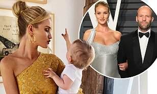 ほっぺがプクプクで激カワ ロージー ハンティントン ホワイトリーが息子のジャックくんとツーショット Rosie Huntington Whiteley Shares A Glimpse Of Son Jack マリポサのセレブリティウォッチ ほっぺがプクプクで激カワ ロージー ハンティントン ホワイトリーが息子のジャックくんとツーショット Rosie Huntington Whiteley Shares A Glimpse Of Son Jack マリポサのセレブリティウォッチ