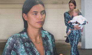 スッピンでおつかれ顔 イリーナ シェイクが娘のリアとお出かけ Irina Shayk Steps Out With Daughter Leaインスタ 結婚 マリポサのセレブリティウォッチ スッピンでおつかれ顔 イリーナ シェイクが娘のリアとお出かけ Irina Shayk Steps Out With Daughter Leaインスタ 結婚 マリポサのセレブリティウォッチ