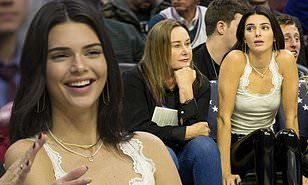 彼氏の母親とも仲良し ケンダル ジェンナーが恋人ベン シモンズの試合観戦 Kendall Jenner Joins Ben Simmons Mother At His Game マリポサのセレブリティウォッチ