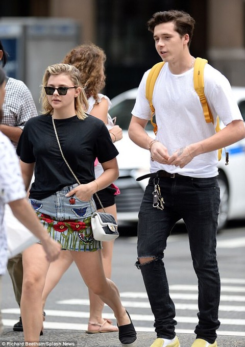 復縁 やっぱり超お似合い ブルックリン ベッカムがクロエ モレッツとマンハッタンデート Brooklyn Beckham And Chloe Grace Moretz Take A Stroll彼女 太った 髪型 インスタ 私服 マリポサのセレブリティウォッチ