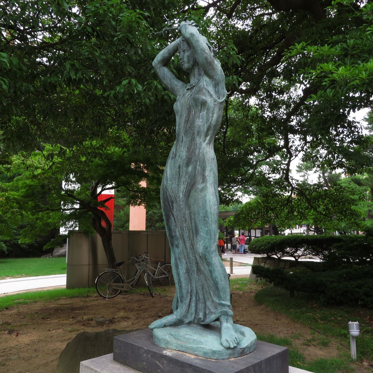 21世紀美術館前 乙女の像 ぼんくら庵