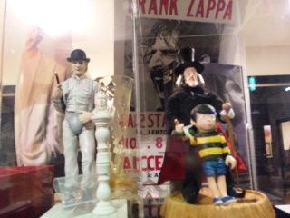 ぼの子マニア 蝋人形の館です