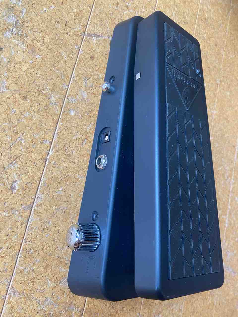 光学式ワウ BEHRINGER HB01 Hellbabe : 楽器いじり