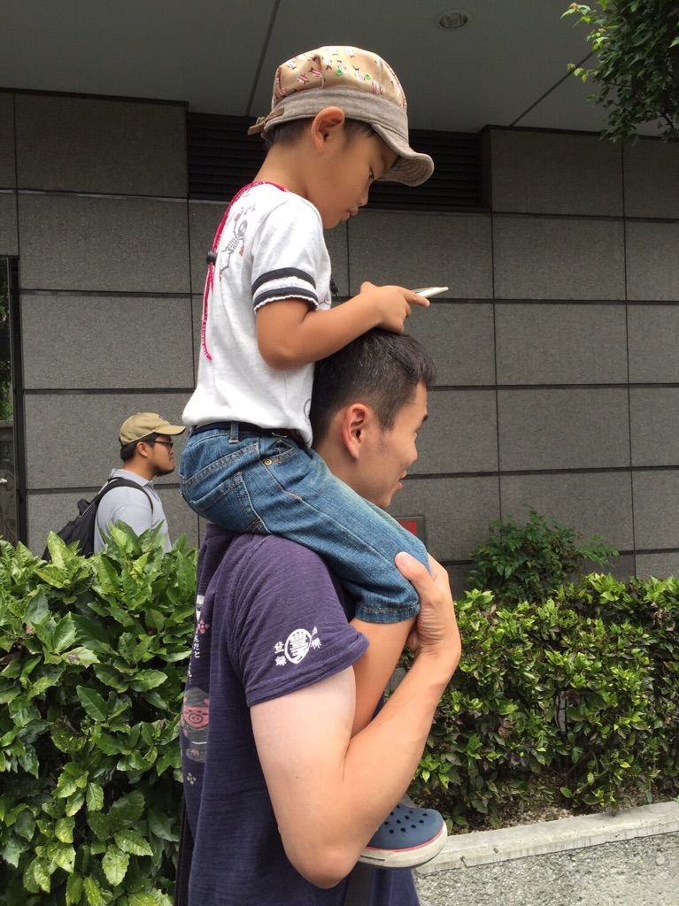 歩きスマホ対策 新宿御苑にてポケモンgo しんごりんの気まぐれブログ 歩きスマホ対策 新宿御苑にてポケモンgo しんごりんの気まぐれブログ