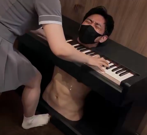 【動画】おっぱいピアノの対抗馬、おちんぽピアノが現れるwwwwwwwww