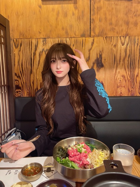 【画像あり】慶應卒の女の手がめちゃくちゃでかい気がするんだが